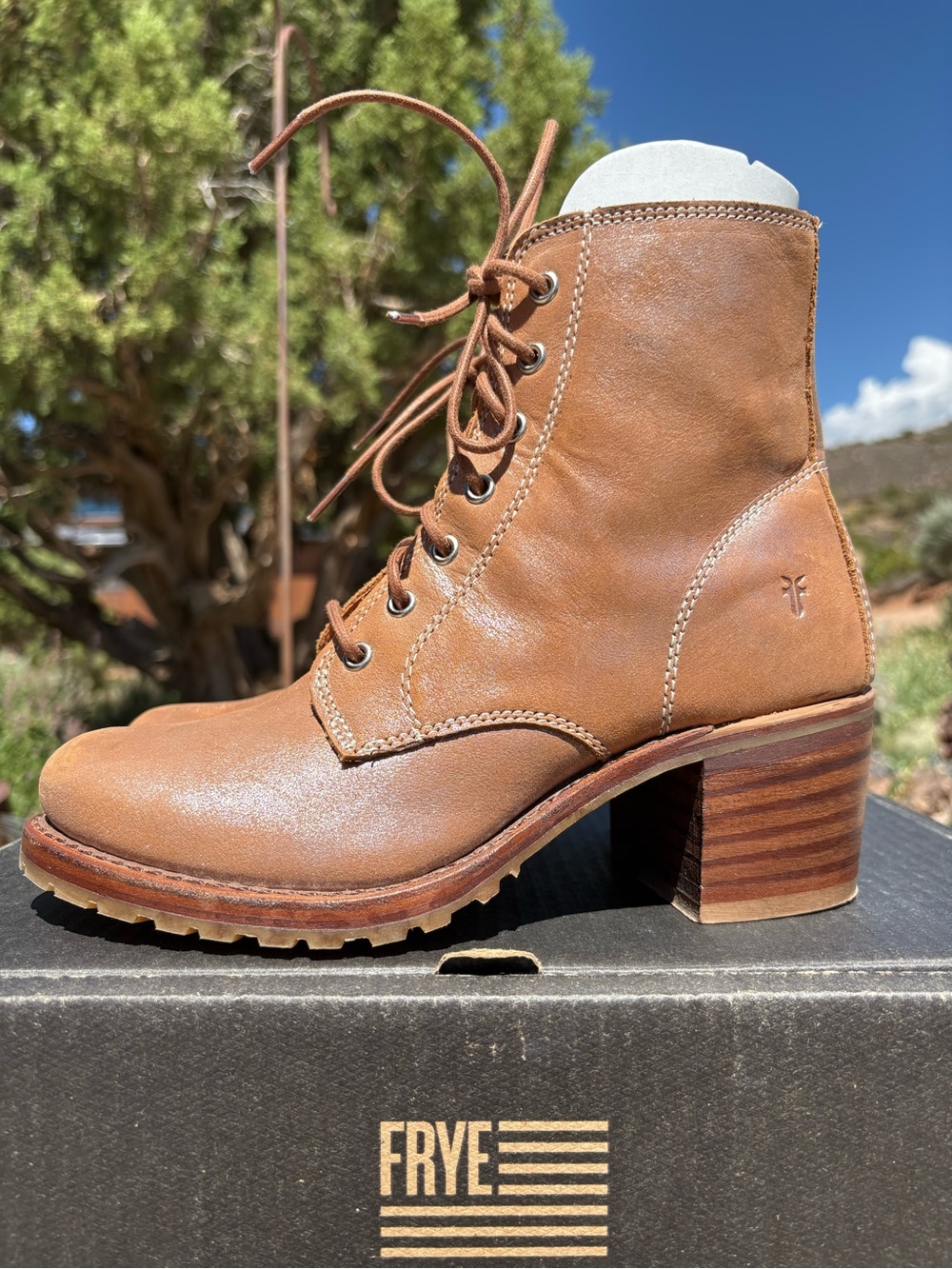 FRYE Sabrina 6G Lace Up Boots